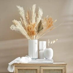 Vase LIV III -Butlers 1000337867 230420 022 MOOD DETAILS P000000001000337867 mood