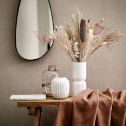 Vase LIV III -Butlers 1000337867 230420 023 MOOD DETAILS P000000001000337867 mood