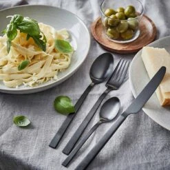 Assiette à Pâtes HENLEY 10 Assiette à Pâtes HENLEY -Butlers 1000365107 230622 021 MOOD DETAILS P000000001000365107 mood