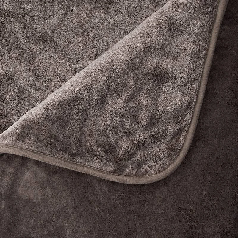 Couverture Polaire HUGS & KISSES 8 Couverture Polaire HUGS & KISSES – Image 6